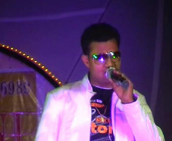 best male bollywood singer noida