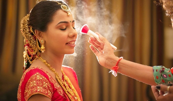 famous bridal makeup artist noida