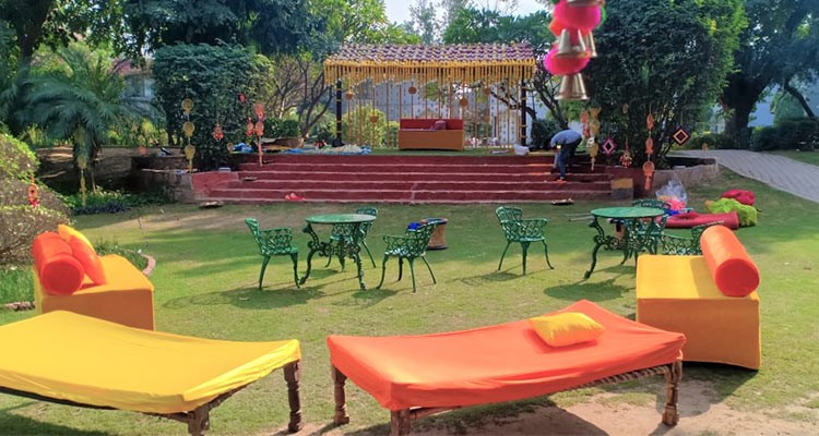 best farm house for party noida