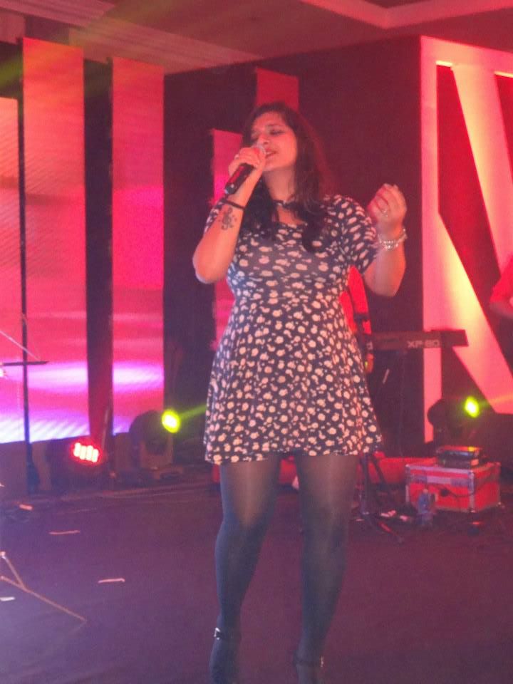 female singer noida