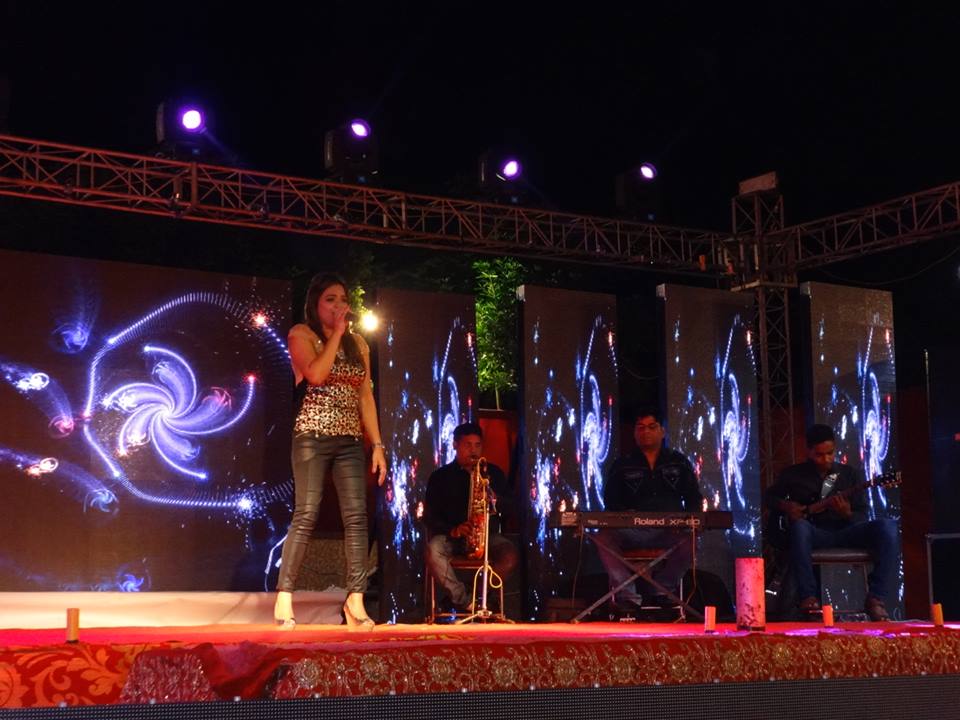 best live band with girl noida